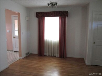 Living Room Possible formal Dining area w/ceiling 