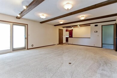 6040 Crestridge Ave SW, Cedar Rapids, IA 52404 - photo 3