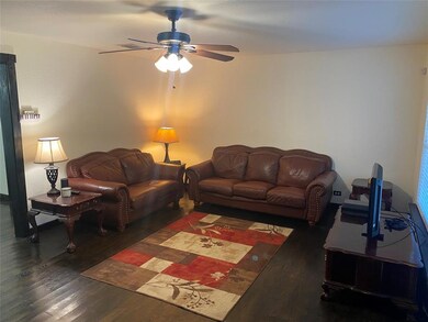 1015 N Howeth St, Gainesville, TX 76240 - photo 5