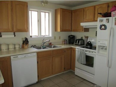 227 Riverdale Ave, Manchester, NH 03103 - photo 4