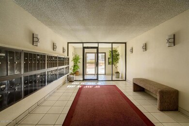 03-Lobby