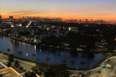 S.W. Views (of Skyline) from balcony!