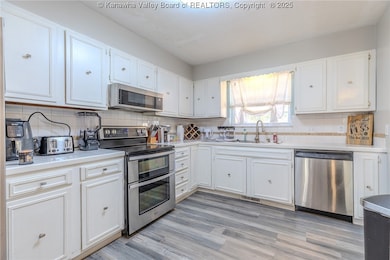 1606 Upper Midway Dr, Dunbar, WV 25064 - photo 6