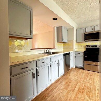 411 Knollwood Ct, Stafford, VA 22554 - photo 2