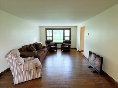208 Mccartney Dr, Coraopolis, PA 15108 - photo 5