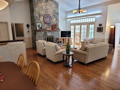 10 Gloria Ln, Schenectady, NY 12309 - photo 6