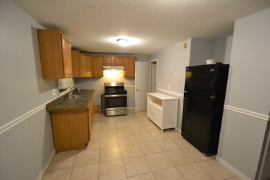 25A Abbott St unit B, Lawrence, MA 01843 - photo 4