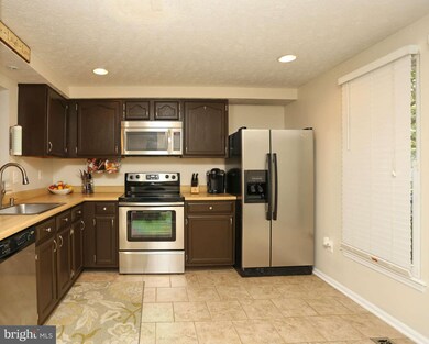 9609 Glendower Ct, Laurel, MD 20723 - photo 4