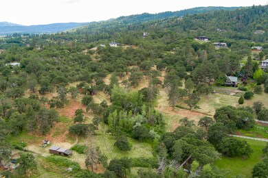 3181 Old Stage Rd, Central Point, OR 97502 - photo 4