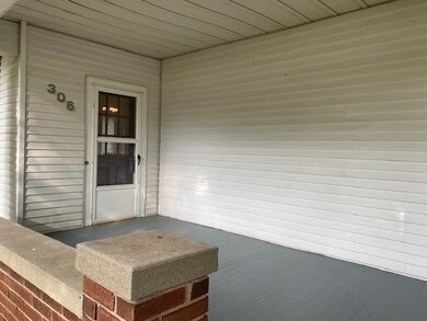 306 E Pembroke St, Tuscola, IL 61953 - photo 7