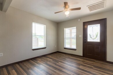 203 Park St unit B, Cleburne, TX 76031 - photo 5