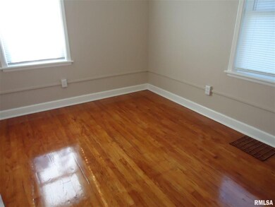 2348 W High St, Davenport, IA 52804 - photo 2