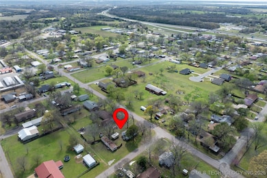 210 N Collins St, Colbert, OK 74733 - photo 6