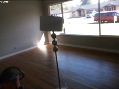 643 NW Yamhill St, Sheridan, OR 97378 - photo 5