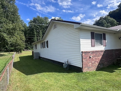 135 Dakota Ct, Colcord, WV 25048 - photo 5