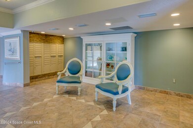 Bldg foyer mailbox area