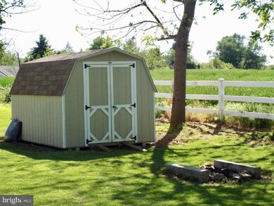 930 Mary St, Mount Joy, PA 17552 - photo 6