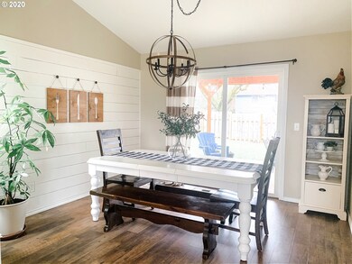 1413 SW 25th St, Troutdale, OR 97060 - photo 5