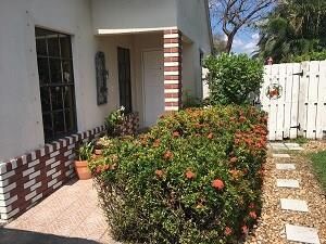 611 Mulberry Ln, Davie, FL 33325 - photo 3