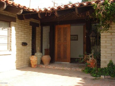 4 entry courtyard 2
