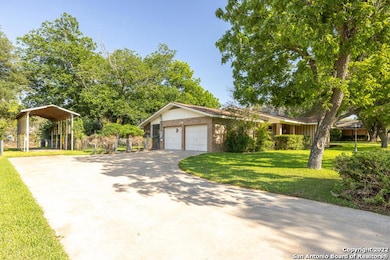 203 Crestwood Dr, Fredericksburg, TX 78624 - photo 2