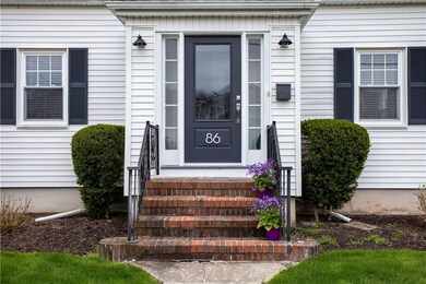 86 Eustis Ave, Newport, RI 02840 - photo 3