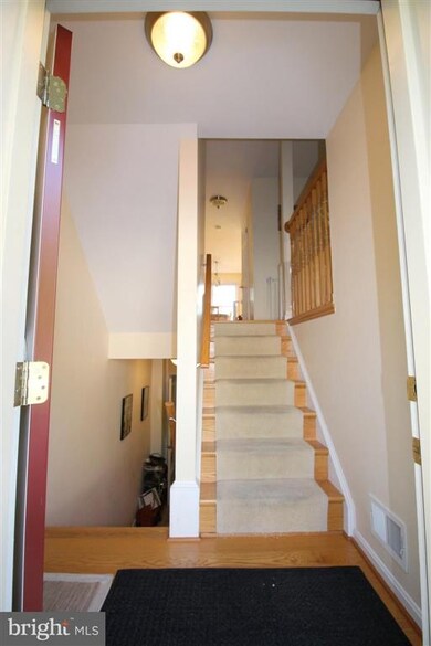 2948 Waterford Ct, Vienna, VA 22181 - photo 2