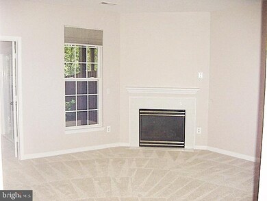 13086 Park Crescent Cir, Herndon, VA 20171 - photo 4