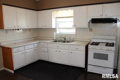 1501 W 4th St, Davenport, IA 52802 - photo 6