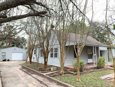 1209 Avenue G, Bay City, TX 77414 - photo 3