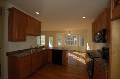183 Brookview Dr unit 65, Hooksett, NH 03106 - photo 4