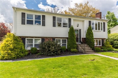 24 Deerfield Dr, Greenville, RI 02828 - photo 2
