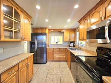 LARGE KITCHEN WITH AMPLE AMOUNTS OF CABINETS AND C