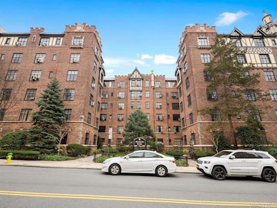292 Main St unit 1D, White Plains, NY 10601 - photo 3