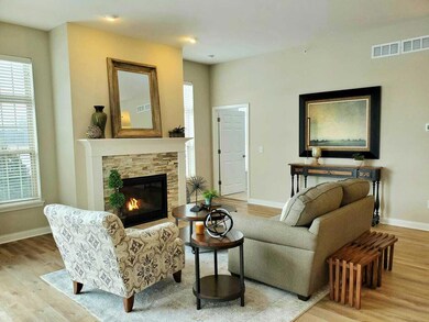 847 N Verona Cir unit 6, Grafton, WI 53024 - photo 2