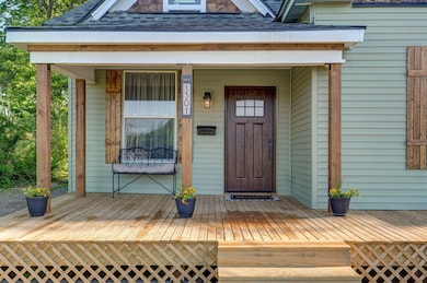 1301 E Locust St-4