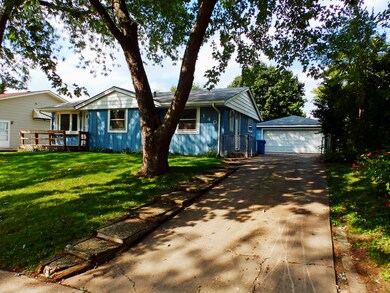 140 Toro Cir, Carpentersville, IL 60110 - photo 3