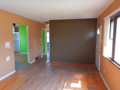 1008 38th St SE, Cedar Rapids, IA 52403 - photo 2
