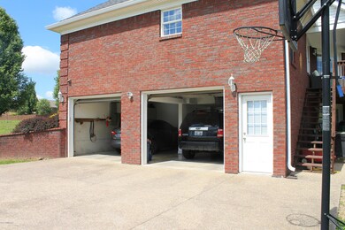 202 Crescent View Dr, Shepherdsville, KY 40165 - photo 2