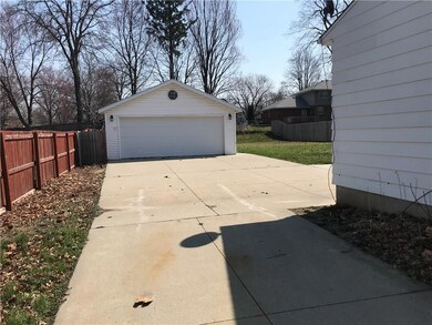 704 E 14th St N, Newton, IA 50208 - photo 2