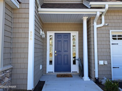 806 Macintosh Way, Matamoras, PA 18336 - photo 2