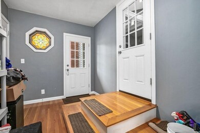 137 Manzella Ct, Rockland, MA 02370 - photo 2