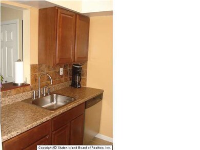 46 Francine Ct unit A, Staten Island, NY 10306 - photo 3