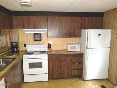 12879 N Pickerel Ave, Bitely, MI 49309 - photo 5