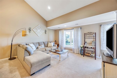 100 Weatherby Ln unit 100, Central Islip, NY 11722 - photo 3