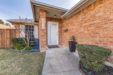 218 Streamside Dr, Desoto, TX 75115 - photo 3