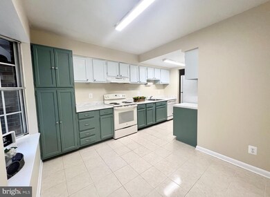 6431 Old Scotts Ct, Springfield, VA 22152 - photo 4