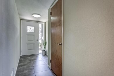 332 E Geneva Dr-11