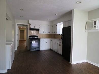 5010 Walker St unit B, Houston, TX 77023 - photo 4