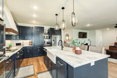 2 Greystone Ct, Angleton, TX 77515 - photo 4